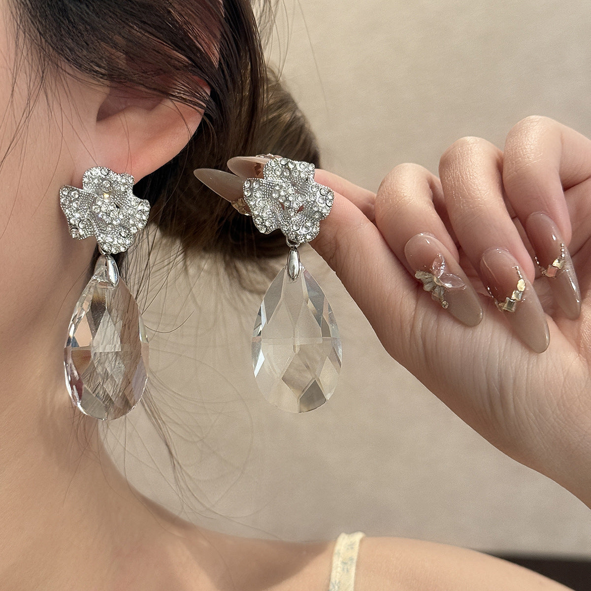 Women's Flower Water Drop Crystal Light Luxury Rings