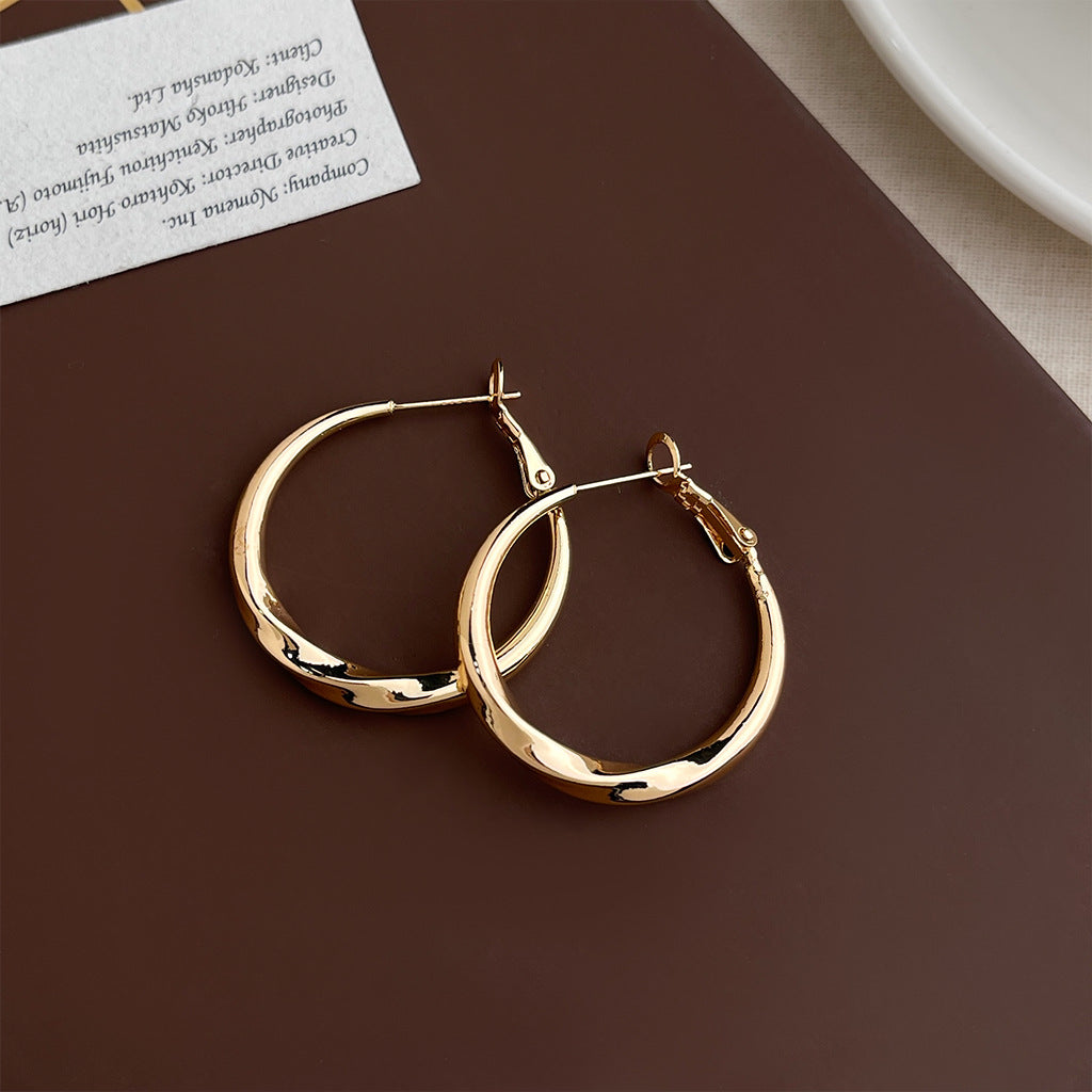 Women's Minimalist Exaggerated Big Ear Fashionable Temperament Personalized Cold Style Simple Earrings
