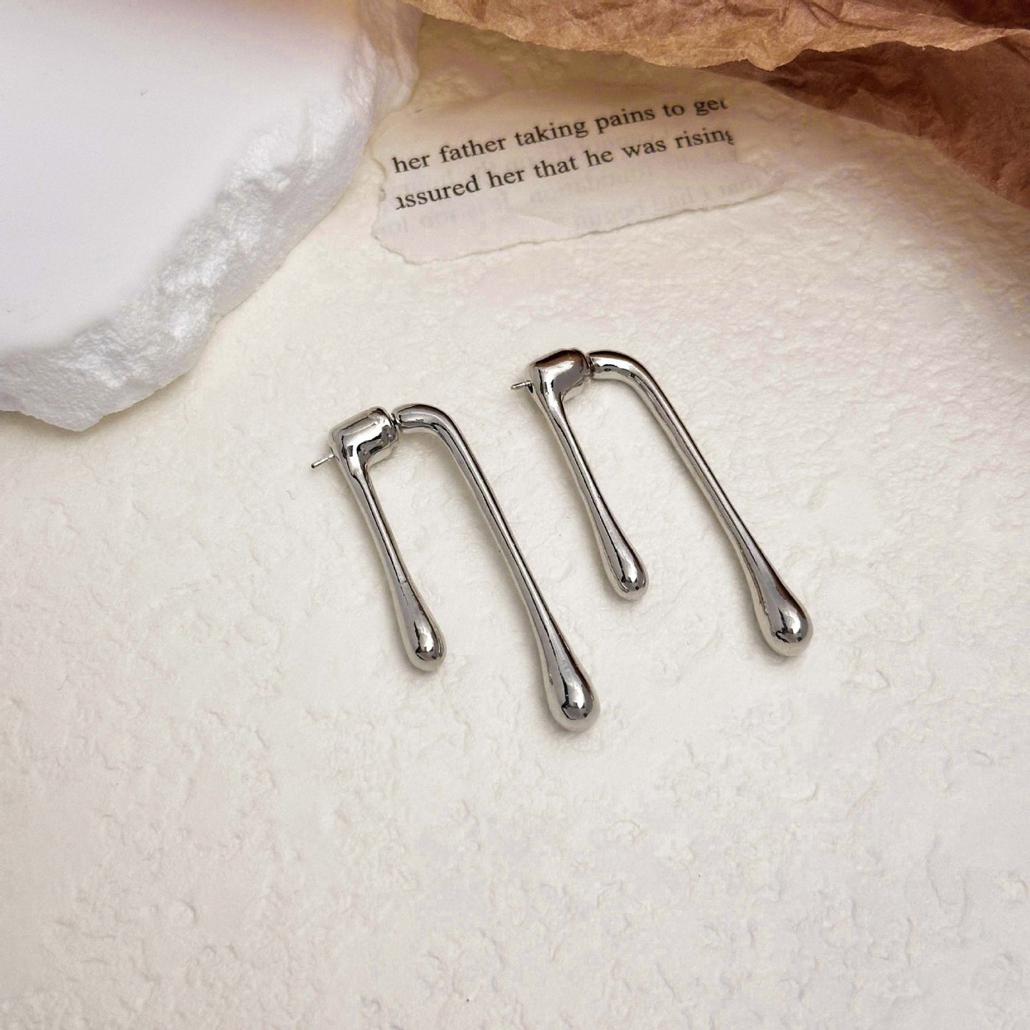 Fashionable Metal Texture Light Luxury Simple Earrings