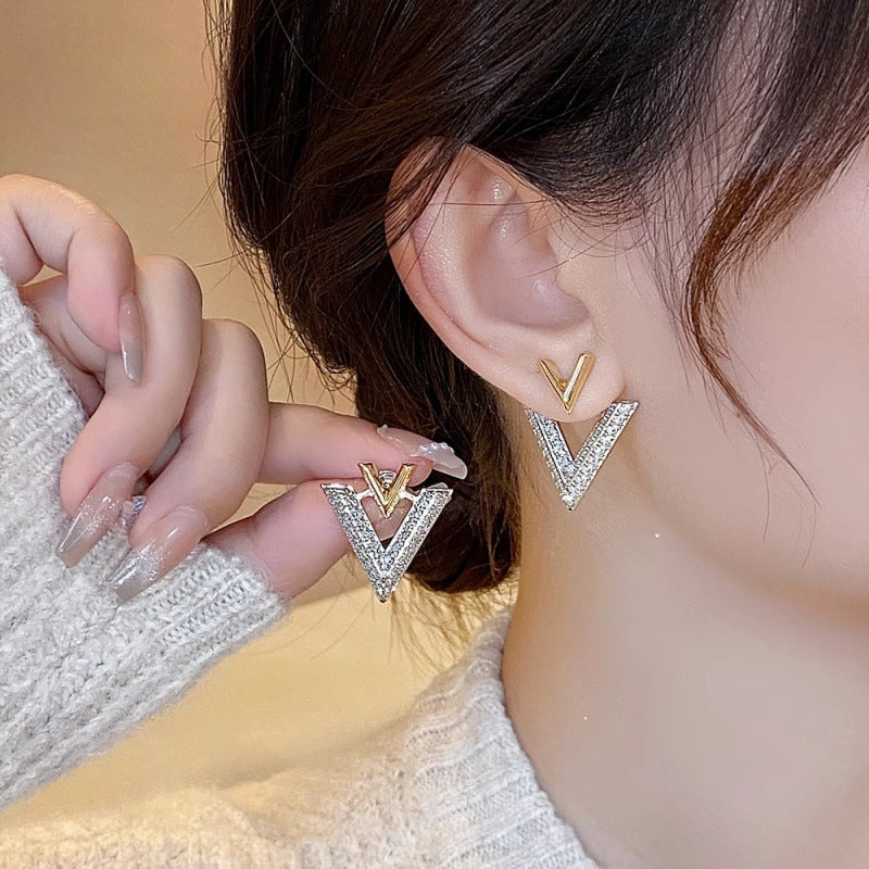 Front Rear Letters Double V High-grade Size V-shaped Earrings