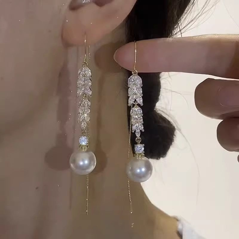 High-grade Light Luxury Golden Long Elegant Ear Line