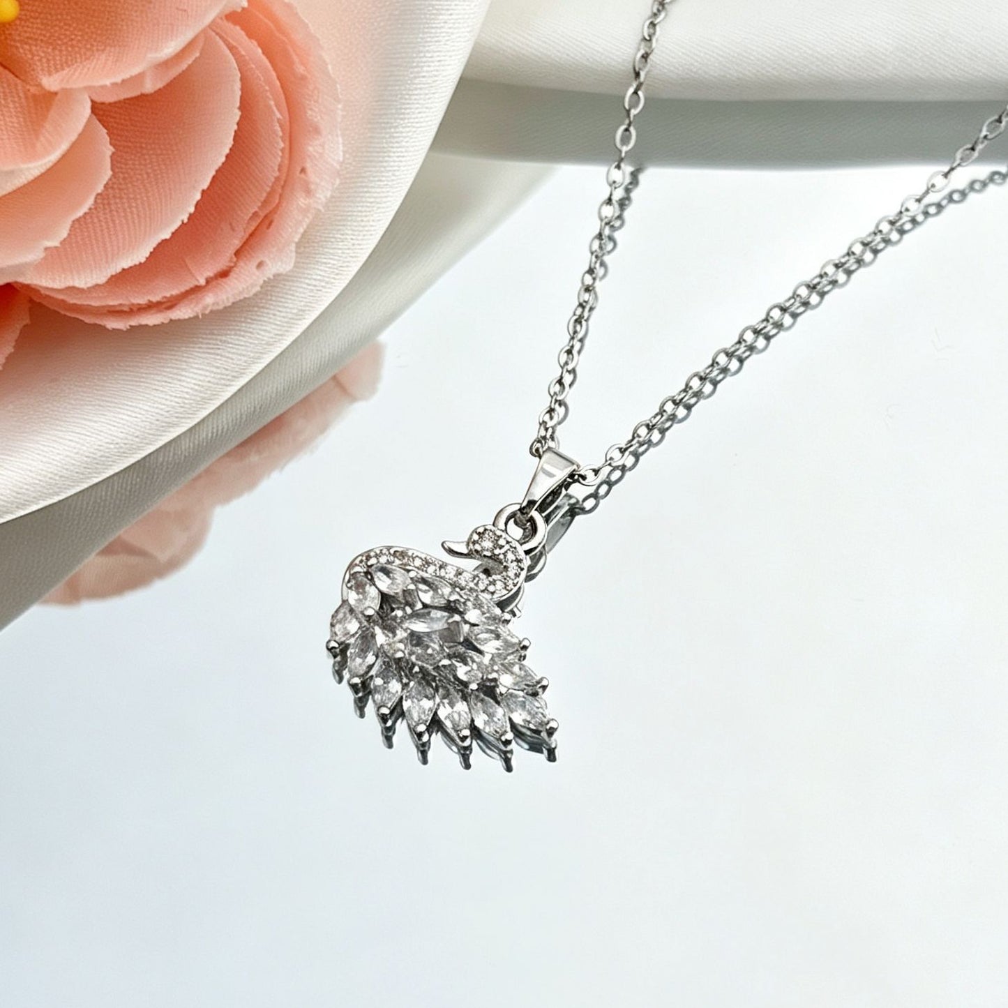 Women's Swan Light Luxury High-grade Clavicle Chain Elegant Necklace