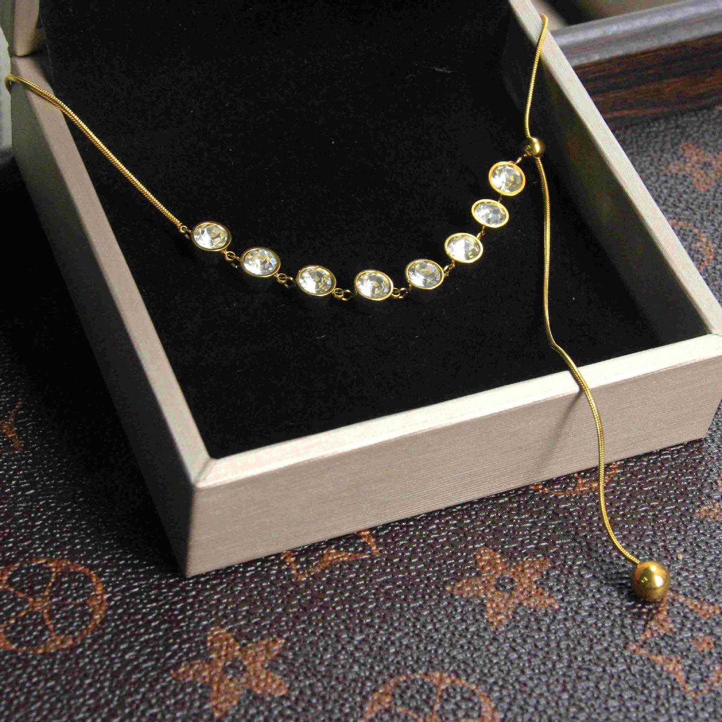 Crystal Lock Female Niche Round Diamond Light Luxury Clavicle Necklace