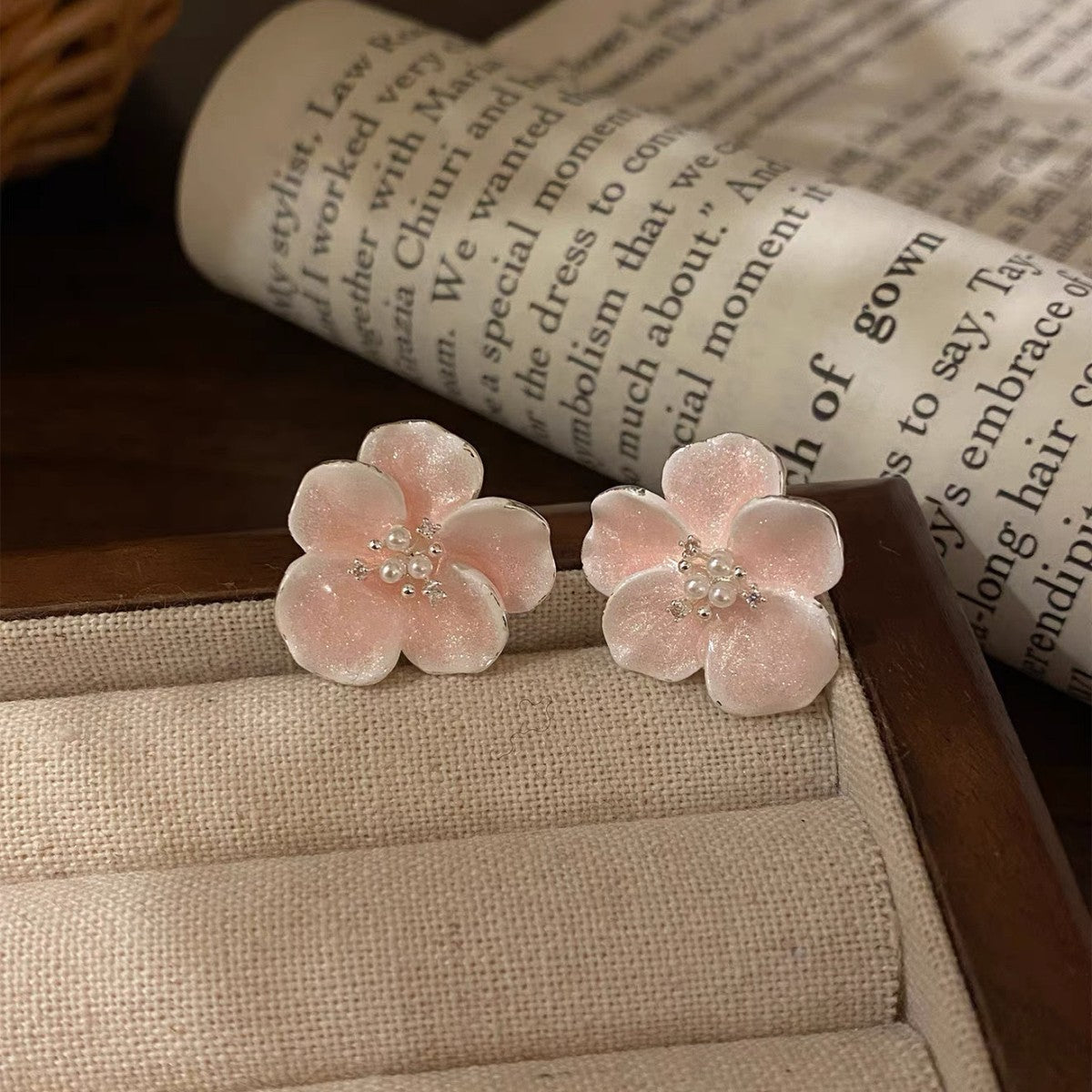 Women's Super Fairy Pink Camellia Flower Pearl Light Luxury High-grade Rings