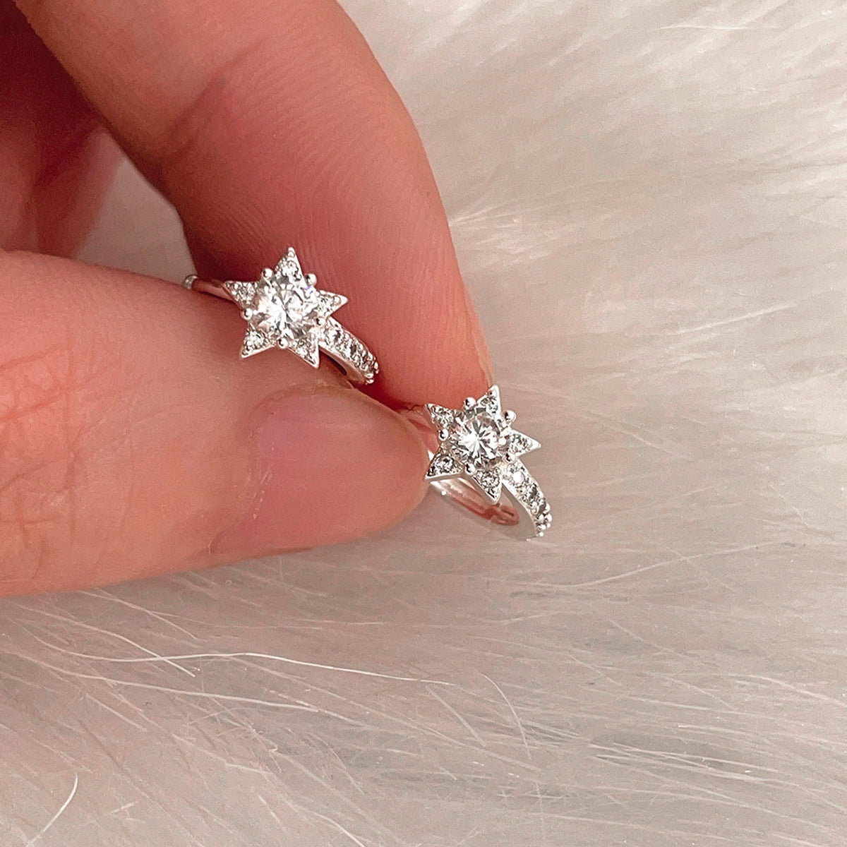 Women's Circle Design High-grade Simple Niche Ear Bone Earrings