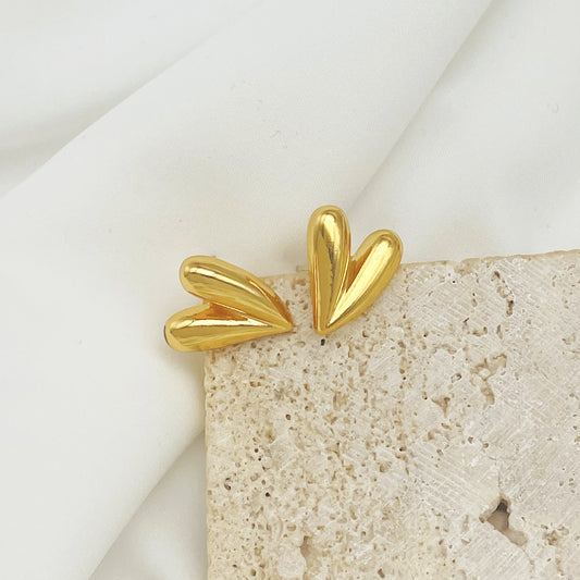 Women's Love Heart Lines Pleated Three-dimensional Niche Fashionable Temperament Stud Earrings