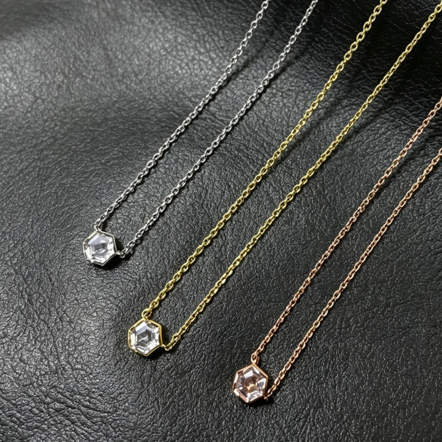 Hexagonal Honeycomb Zircon High-grade Design V Gold Single Diamond Clavicle Pendants