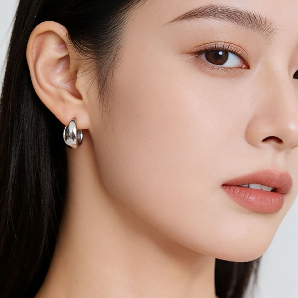 Women's Simple Ear Clip Light Luxury High-grade Commute Earrings