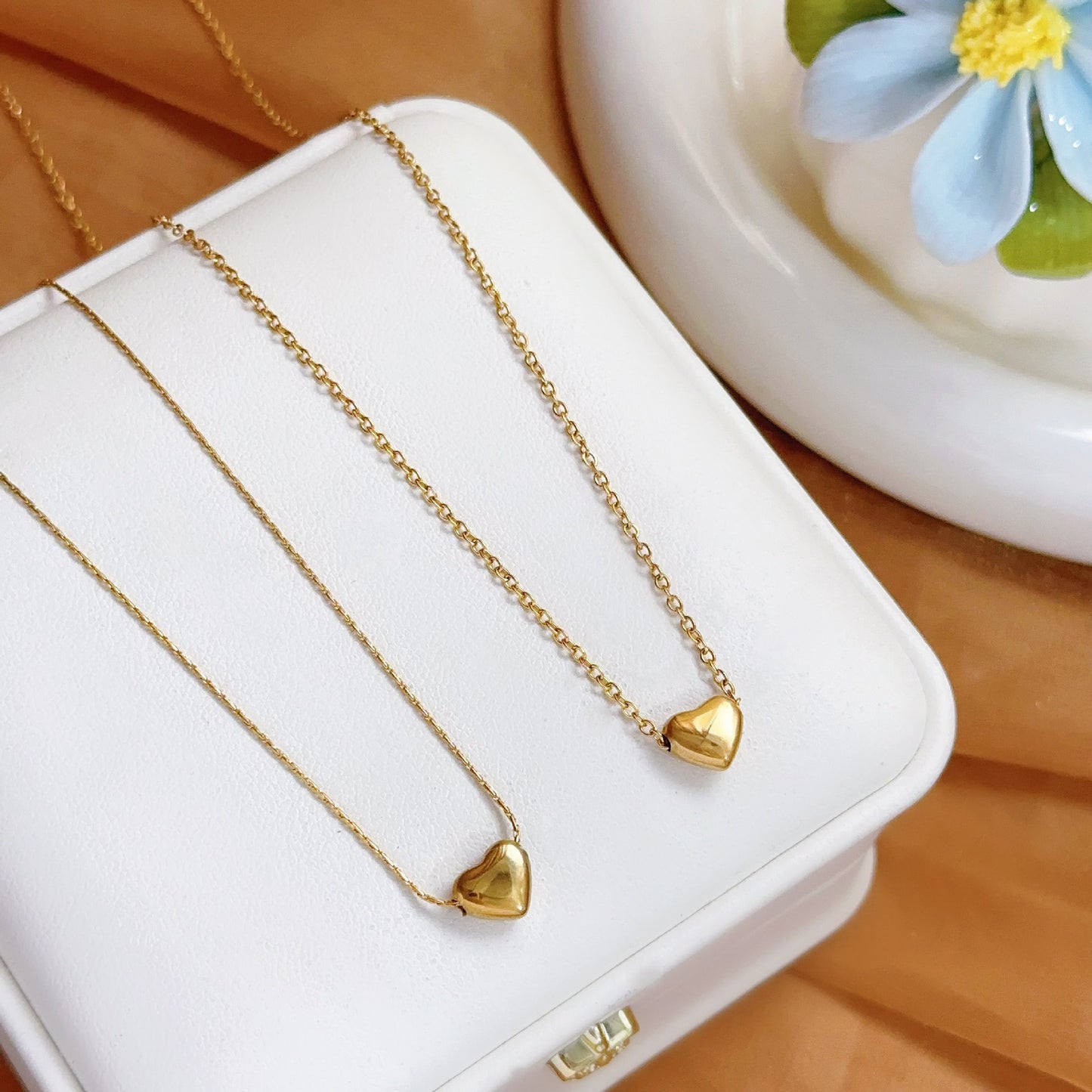 Women's Heart-shaped Gold For Temperament Design Metal Clavicle Chain Light Necklace