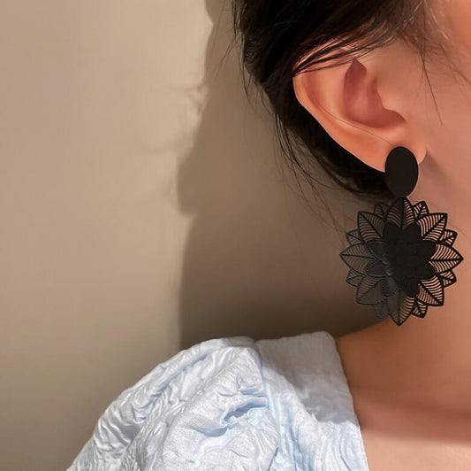 Exaggerated Mori Style Black Flower Super Earrings