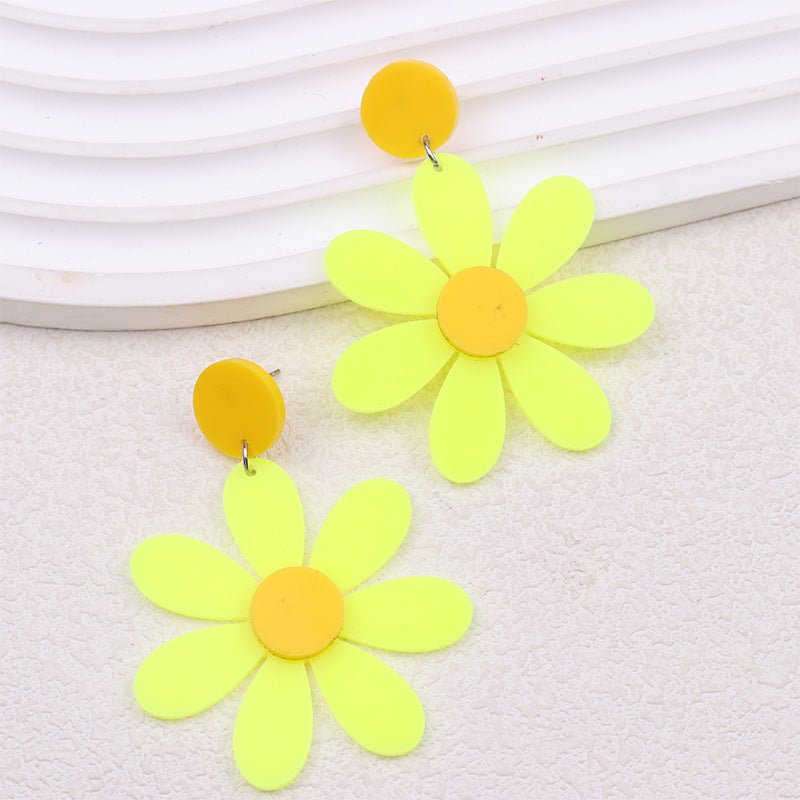 Women's Hollow Flower Simple Fresh Popular Triangle Earrings