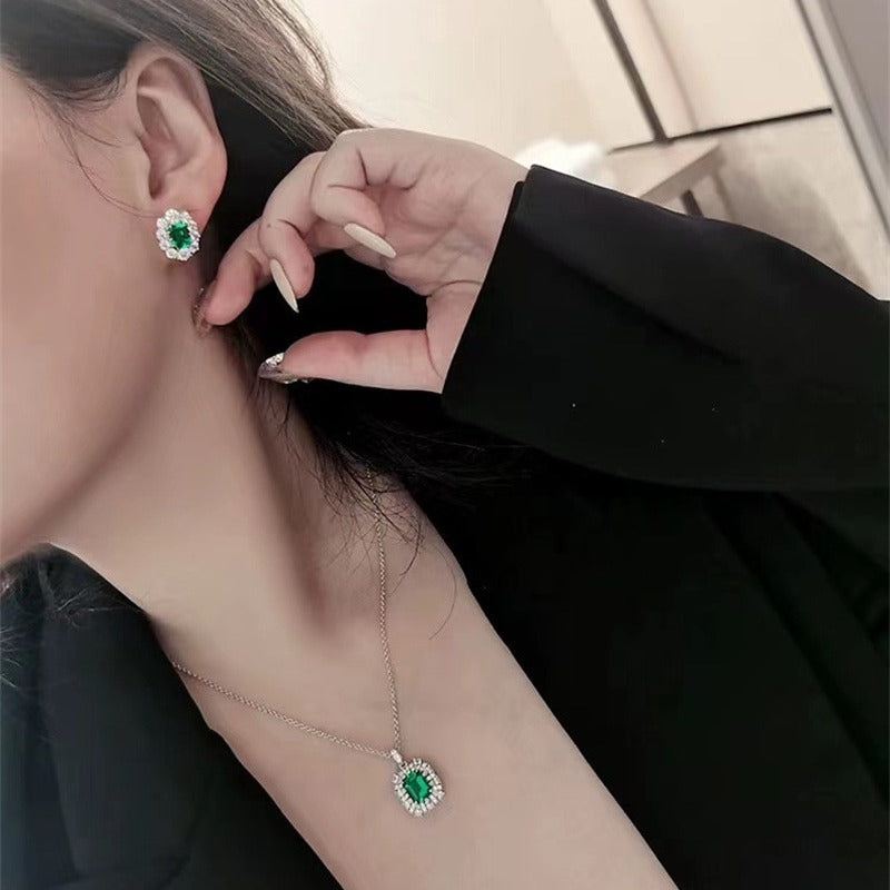 Women's Simple Super Shiny Elegant Emerald Set Rings