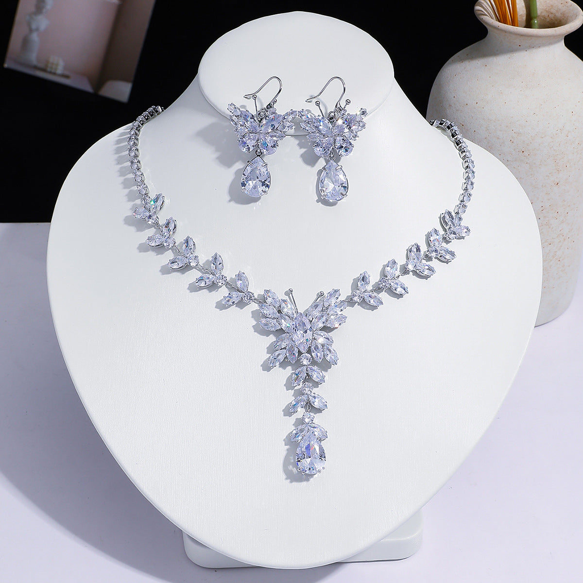 Fashion Trend Zircon Green Butterfly Tassel Necklace