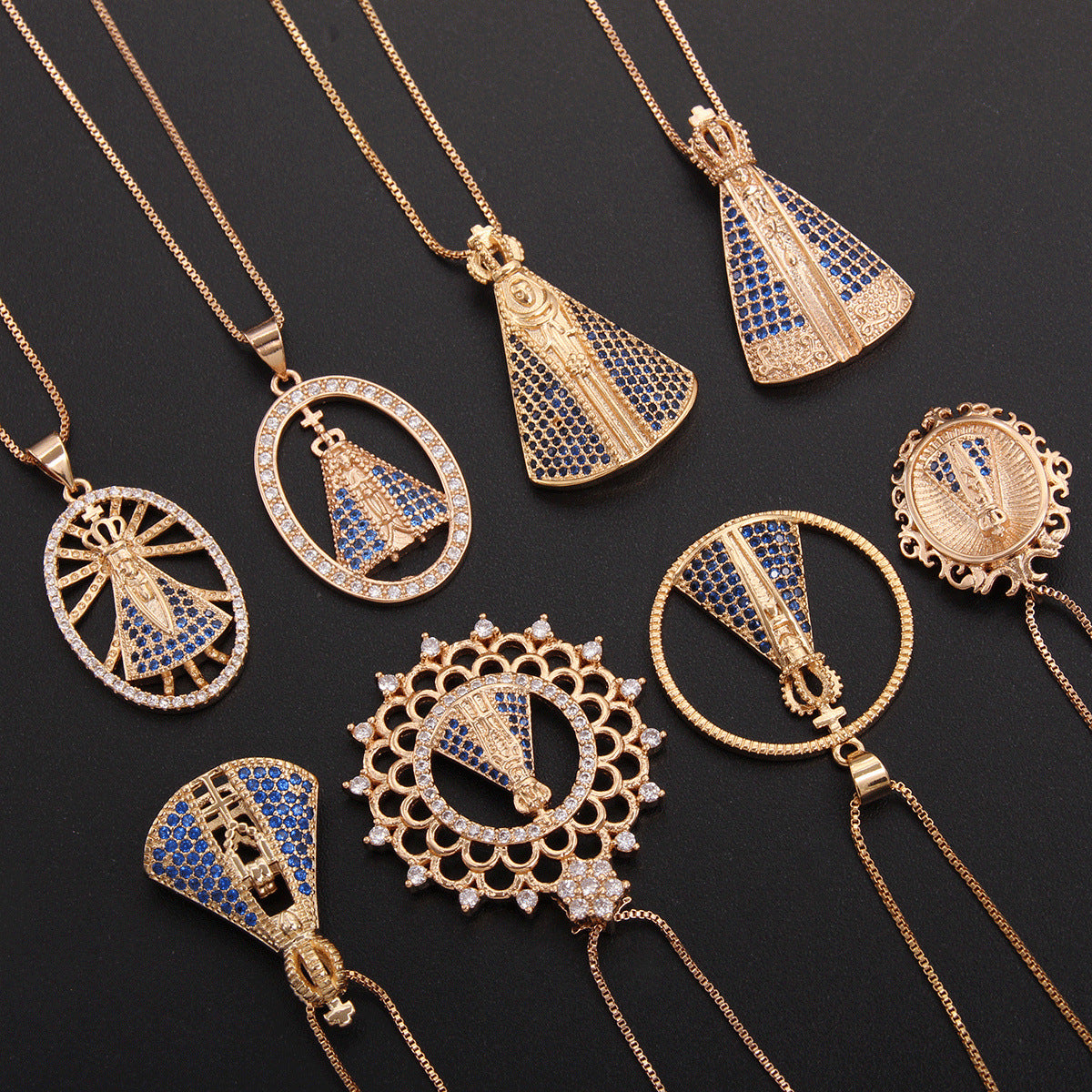 Fashionable Golden Hollow Gold Inlaid Zircon Lace Necklace