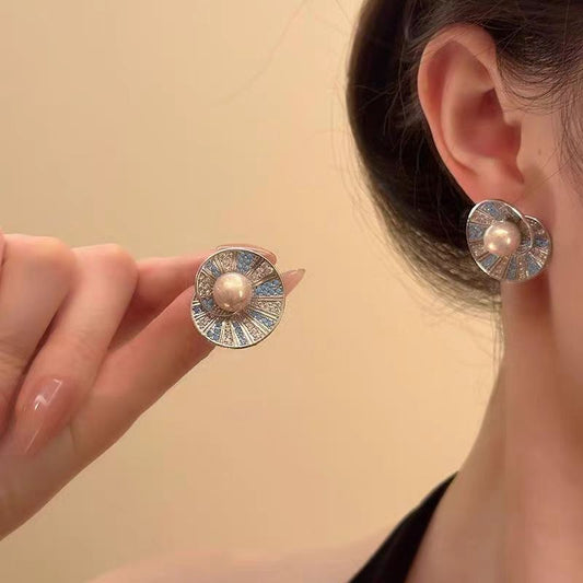 Women's Retro High-grade Full-jeweled Shell Pearl Design Stud Earrings
