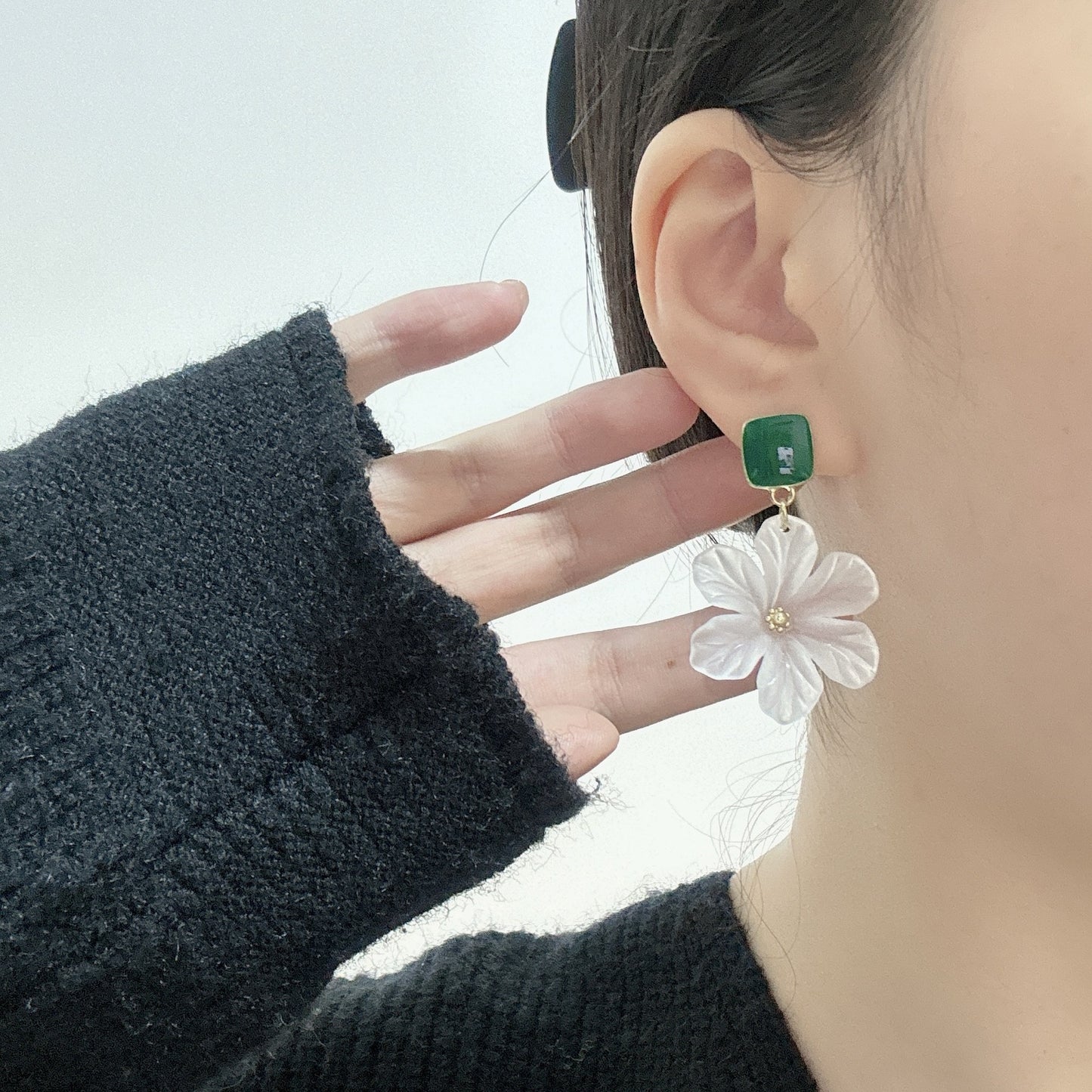 Women's Acrylic Flower Niche Design Trendy High-grade Sweet Mori Ear Earrings