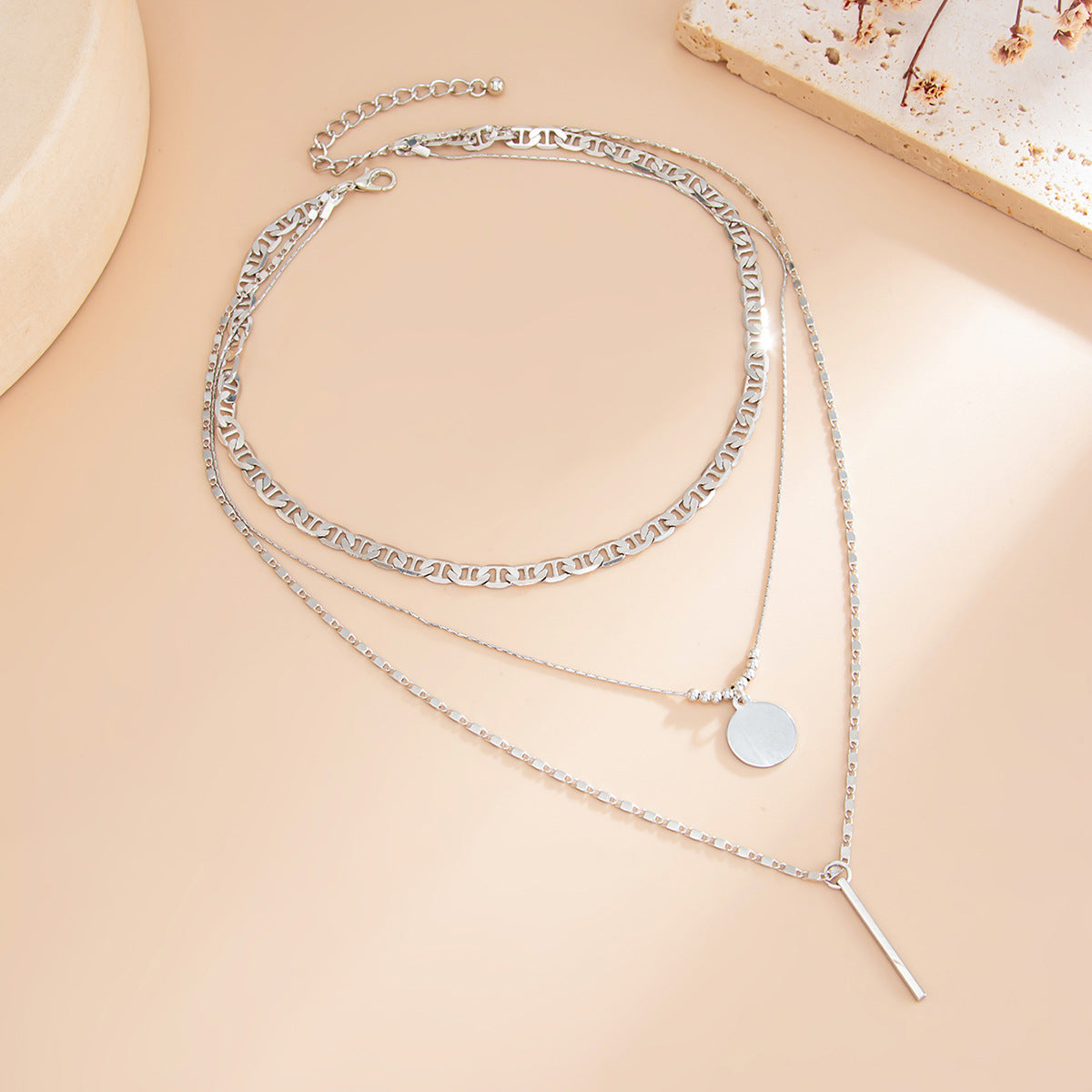 Women's Fashion Geometry Pattern Metal Circle Simple Necklace