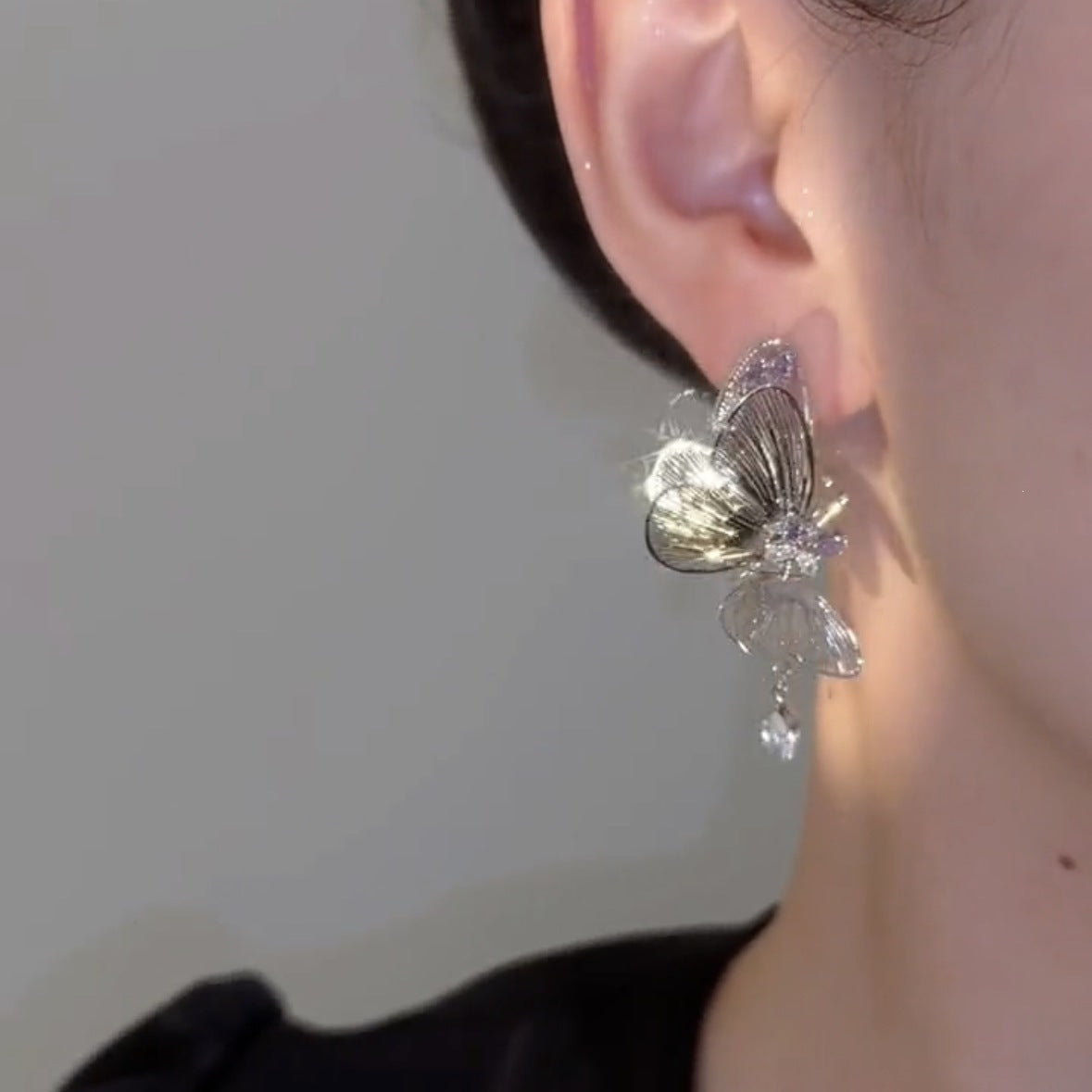 French Retro Hollow Tassel Light Luxury Luminous Sense Three-dimensional Wings Earrings