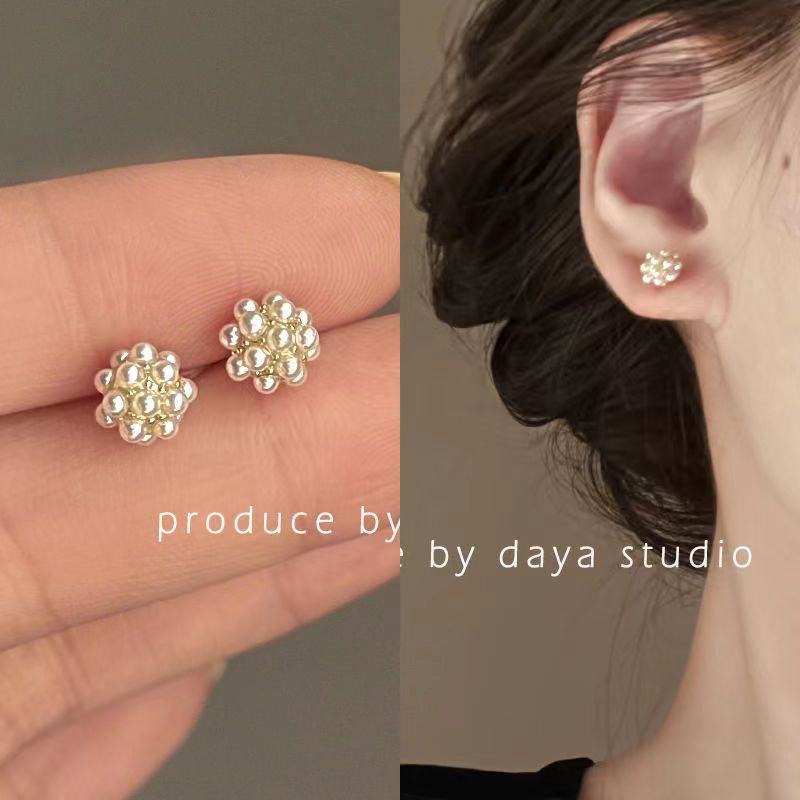 Women's Korean Style Sier Needle Elegant Pearl Love Heart Flowers Earrings