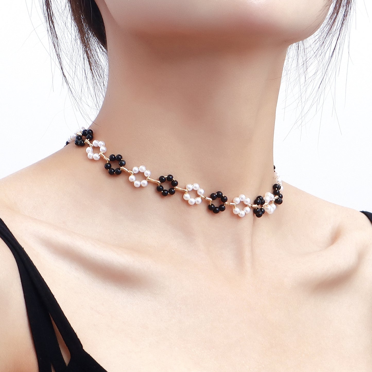 Women's White Gradient Little Daisy Imitation Pearl Beach Style Necklaces