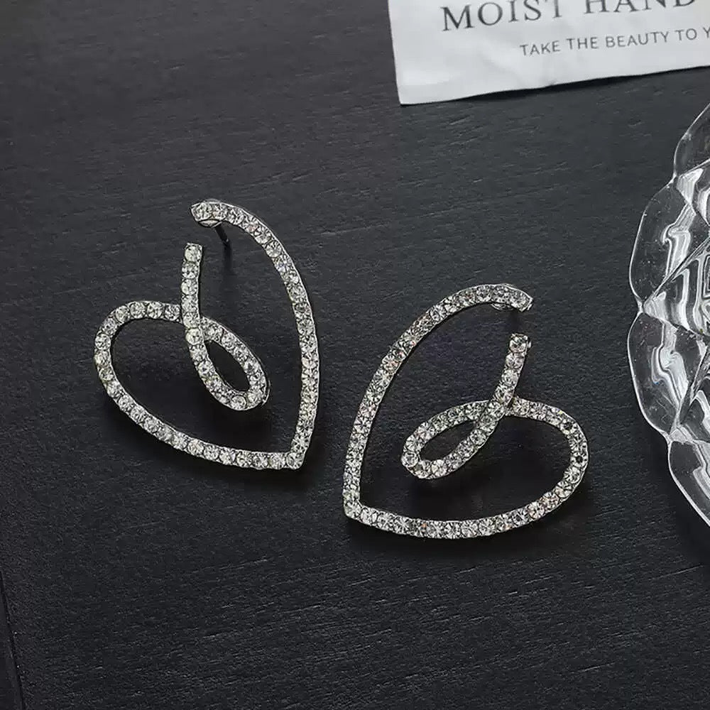 Personalized Exaggerated Sier Heart-shaped Full Of Diamond Light Stud Earrings
