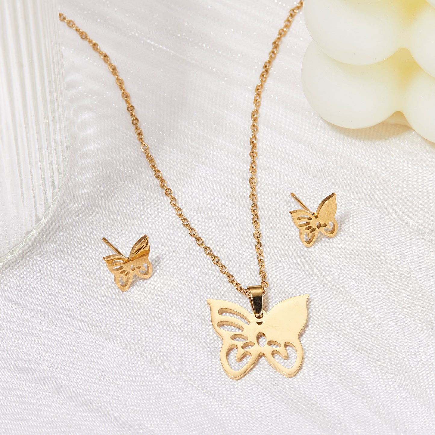 Mother's Day Hollow Heart-shaped Butterfly Combination Necklaces