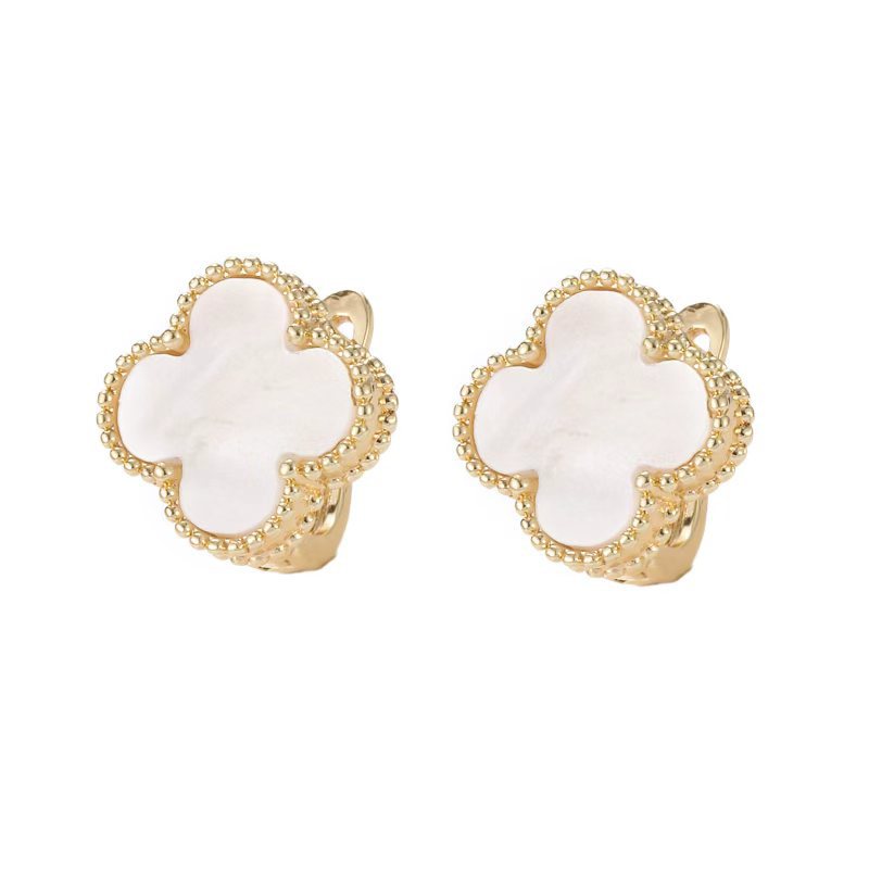 Leaf Clover Classic Style Light Luxury Ear Buckle