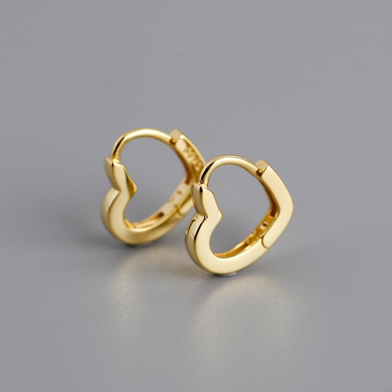Golden Light Luxury Fashion Heart-shaped Small Ear Buckle