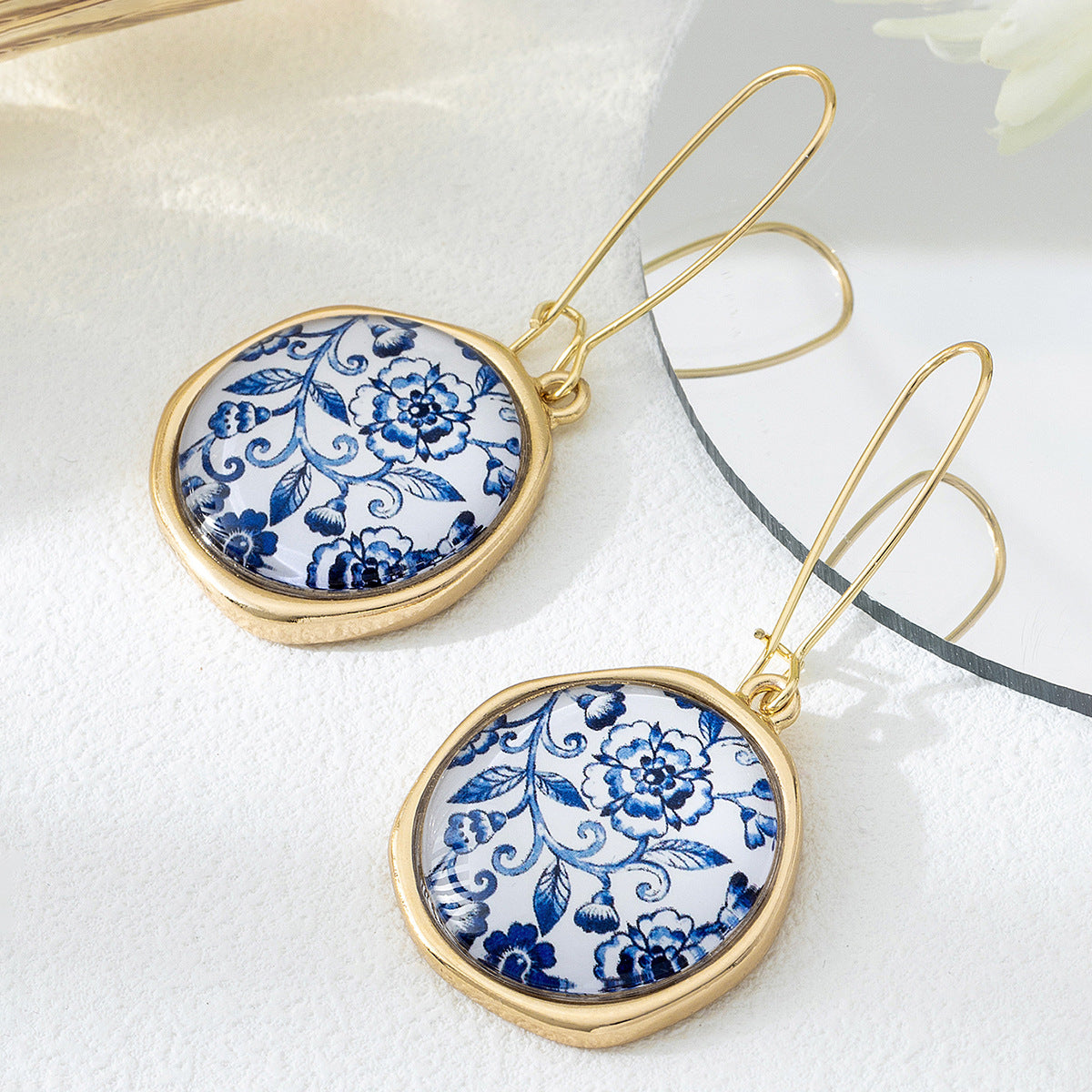 Women's French Style Flower Elegant Retro Dignified Sense Of Design Earrings