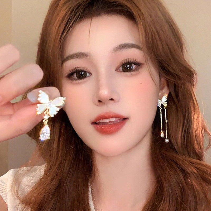 Women's Design High-grade Asymmetric Butterfly Zircon Light Luxury Stud Earrings