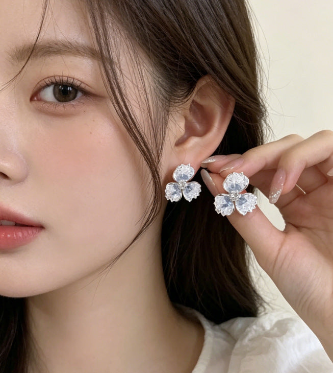 Women's Minority Design Fashionable Flower Light Luxury High-grade Temperament Earrings