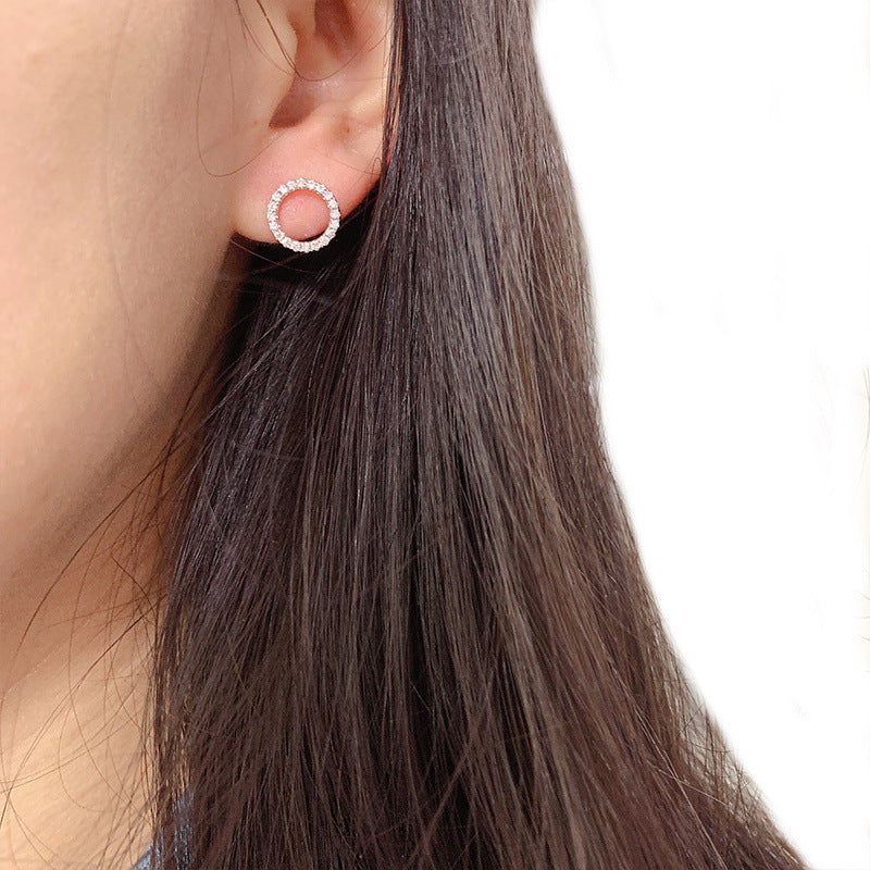 Women's Inlaid Circle Zircon Simple Sense Western Style Light Luxury Flash Stud Earrings