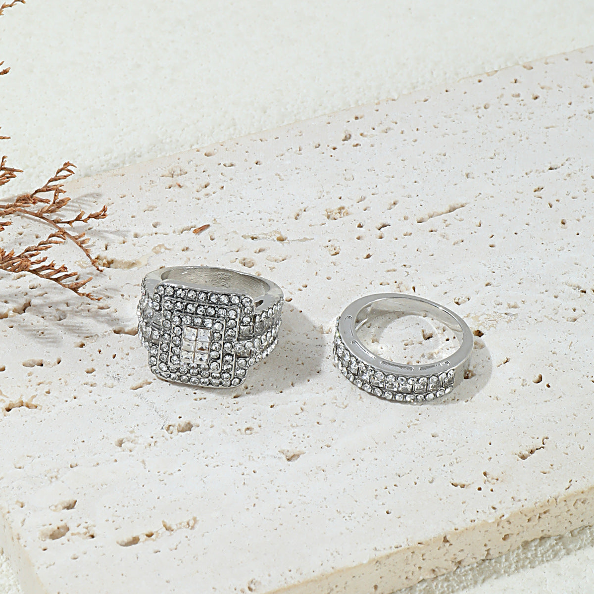 Women's Luxurious Exaggerating Rhinestone Couple Wedding Ring
