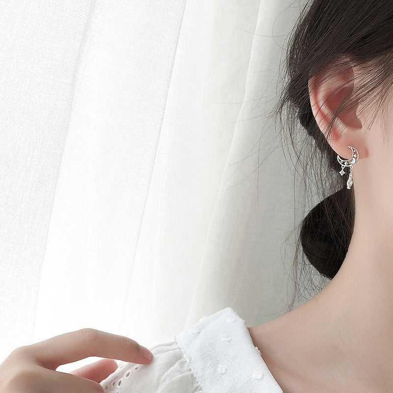 Women's Small Simple Hollow Pearl High-grade Refined Stud Earrings