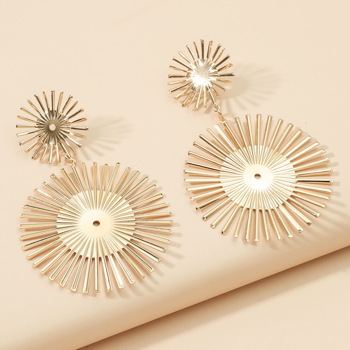 Exaggerated Fireworks Irregular Personality Creative Circle Stud Earrings