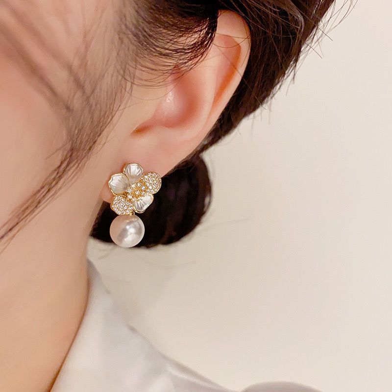 Women's Sweet Dripping Zircon Pearl Flower Light Luxury Temperament High-grade Mori Earrings