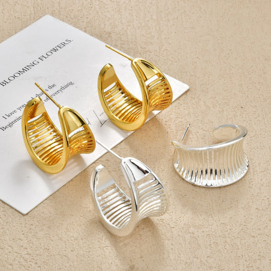 Women's Sier Pin High-grade Retro Cutout Geometric Earrings