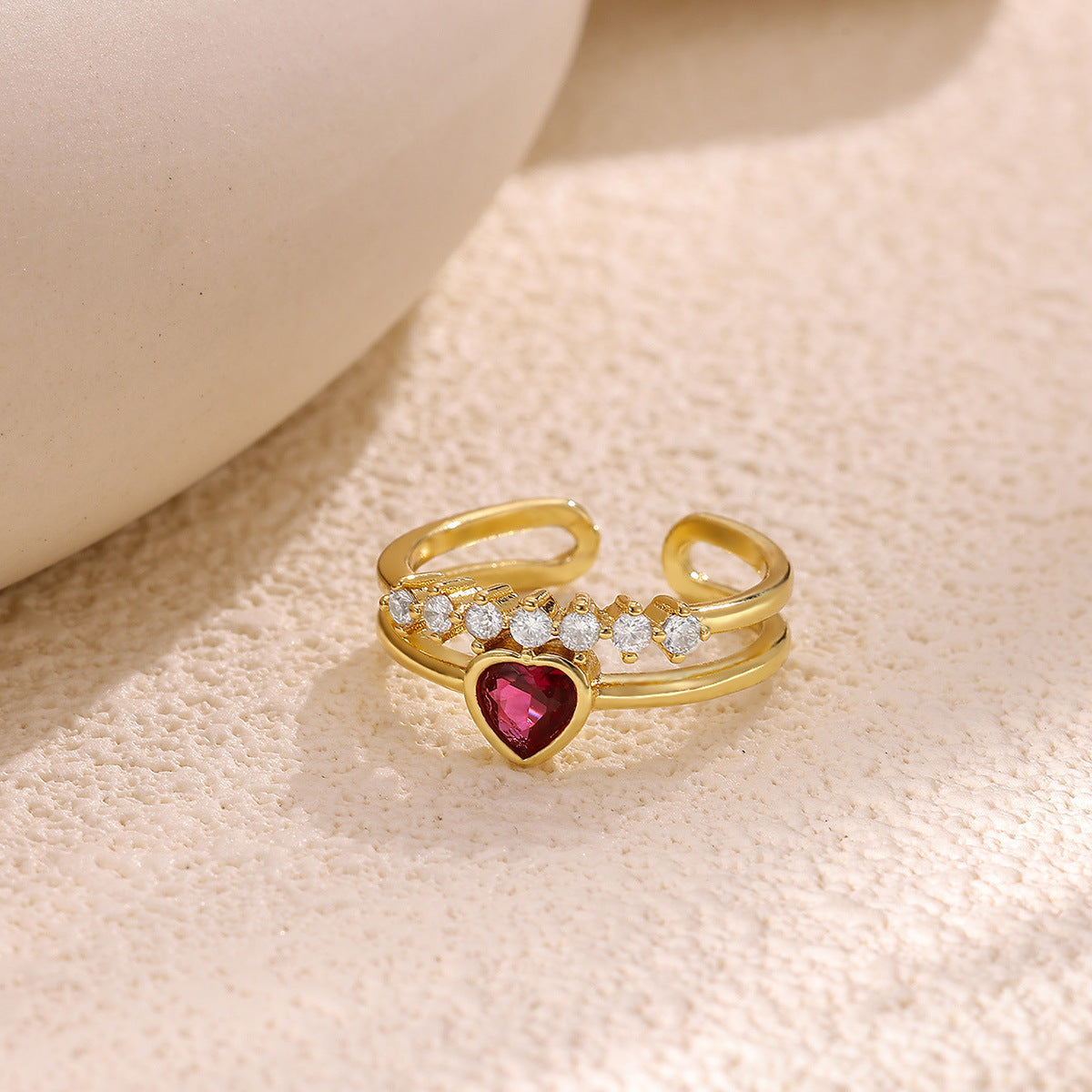 Women's Pink Loving Heart Zircon Gold-plated Starry Border Ring
