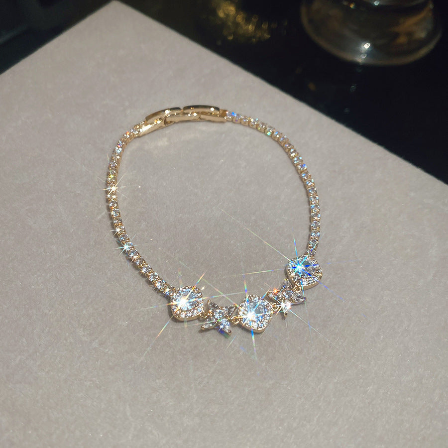 With Diamond Round Exquisite Fashion Retro Unique Design Light Luxury Bracelets