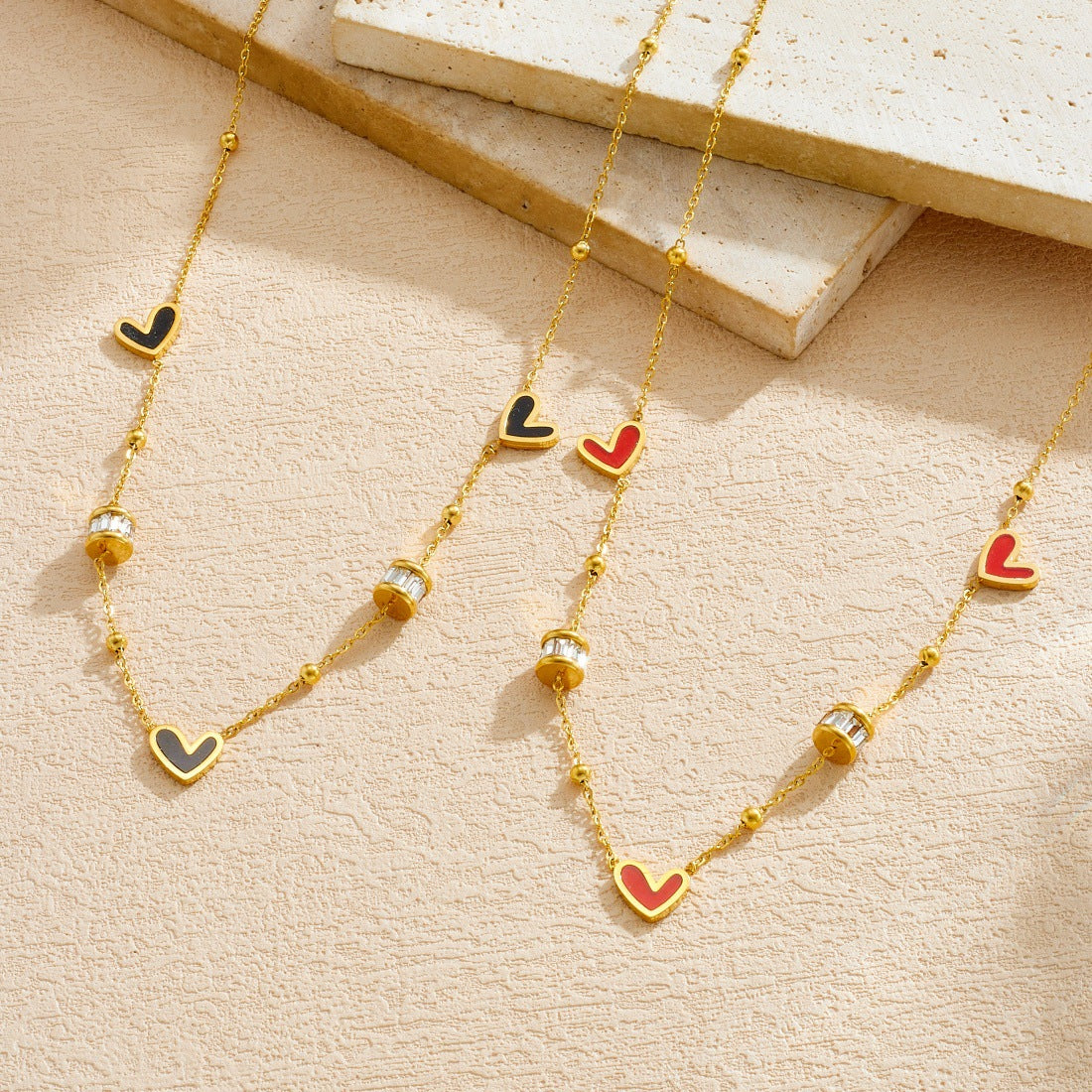 Luxury Fashion High-grade Gold-plated Collarbone Black Red Love Diamond Round Necklace
