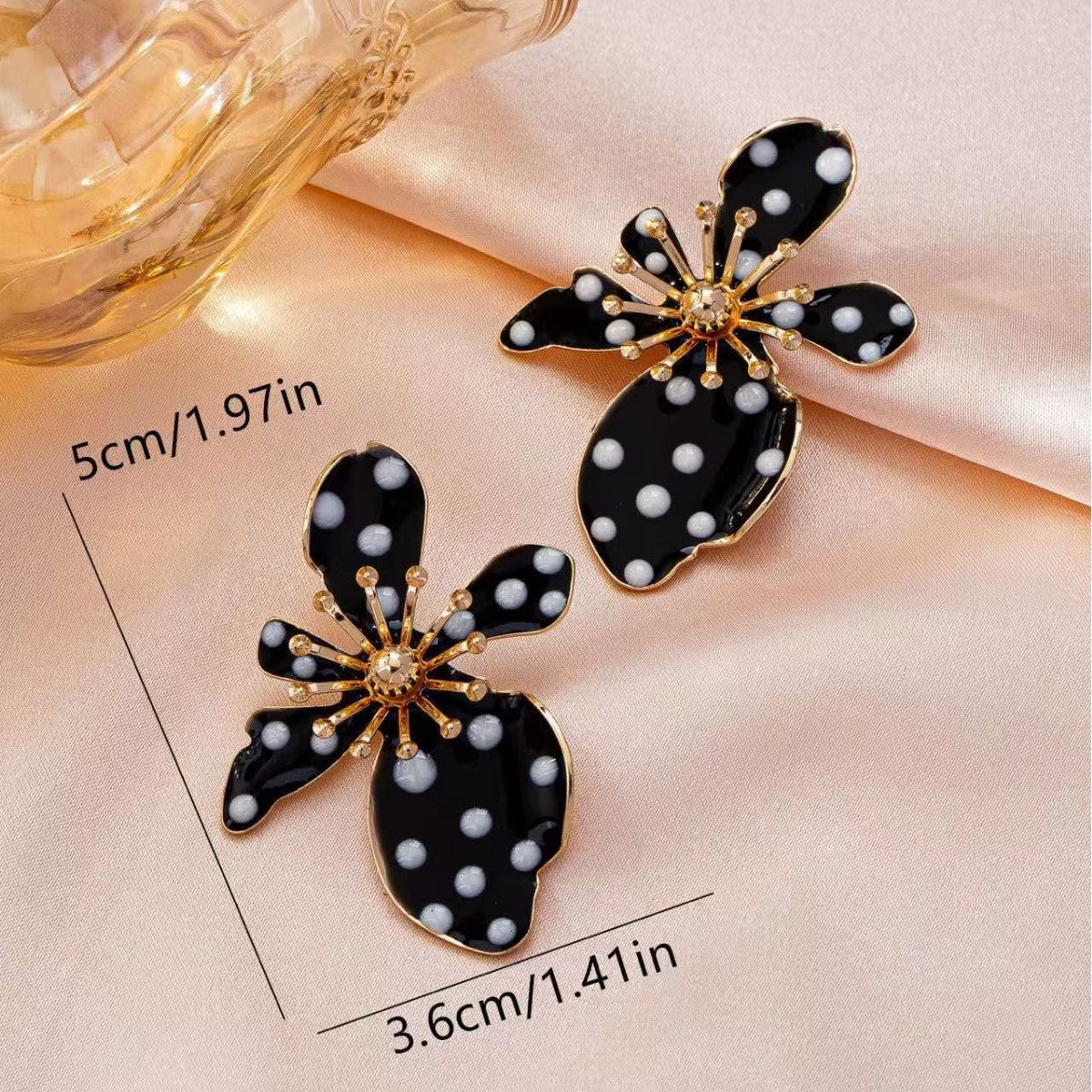 Women's Classic Black White Polka Dot Flower For Earrings