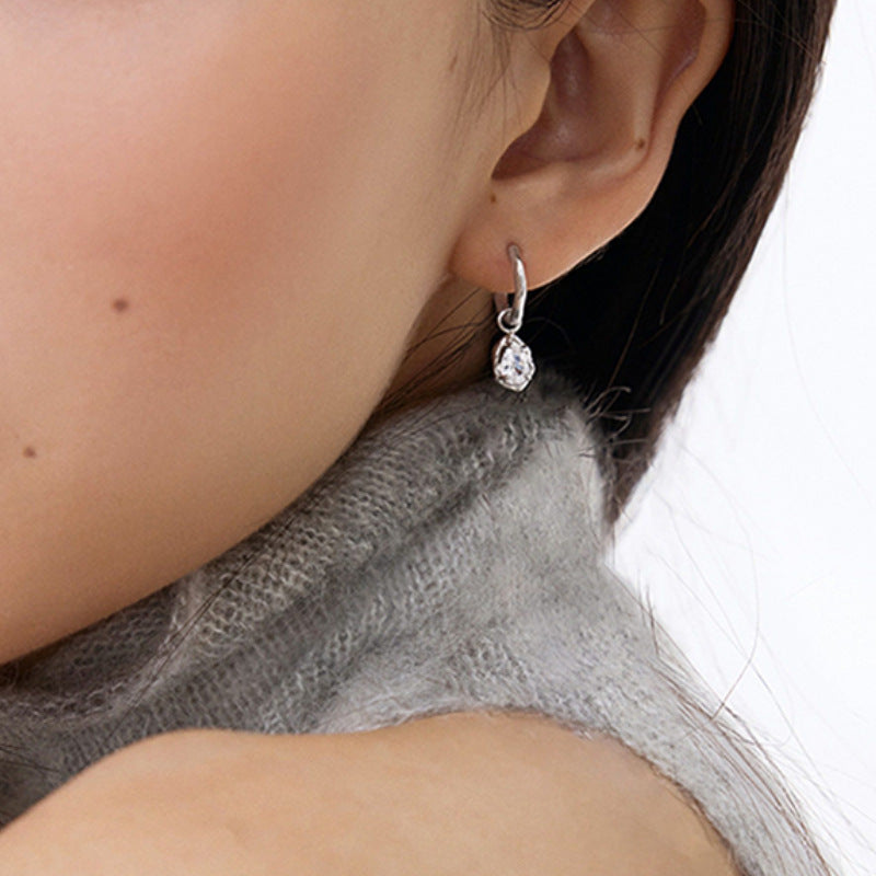 Minority High-grade Exquisite Drop-shaped Zircon Small Simple Ear Buckle