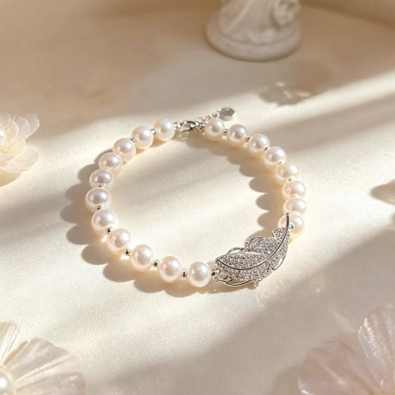 Women's Pearl Feather High-grade Affordable Luxury Fashion Temperamental Minority Bracelet