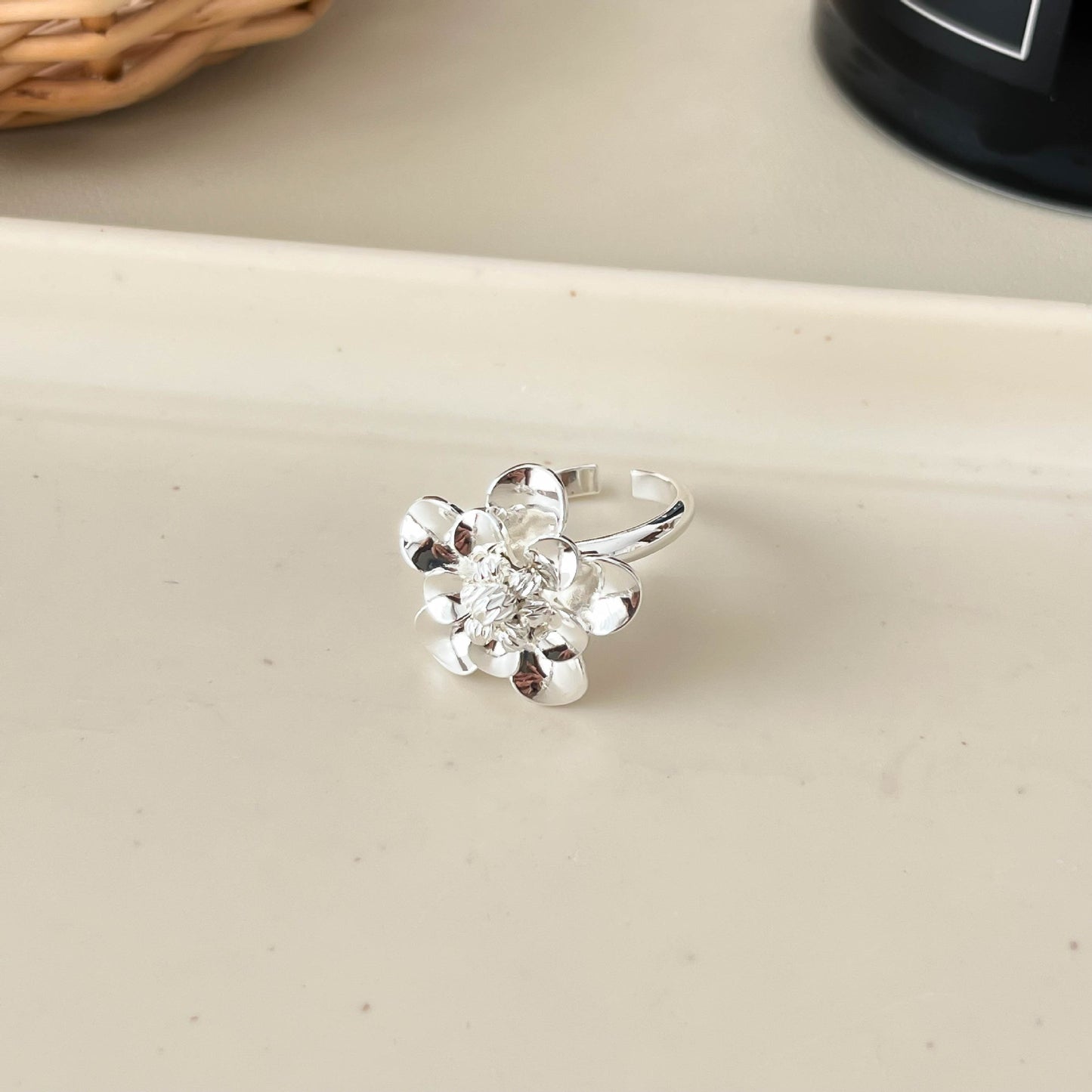 Wind Cold Irregular Geometric Flower Light Luxury High Sense Ring