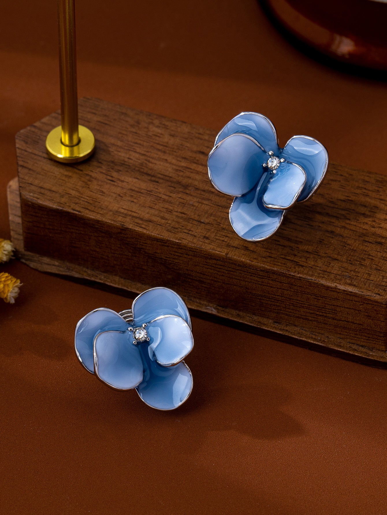 Women's Petal Pearl Mori Style Niche Design Stud Earrings
