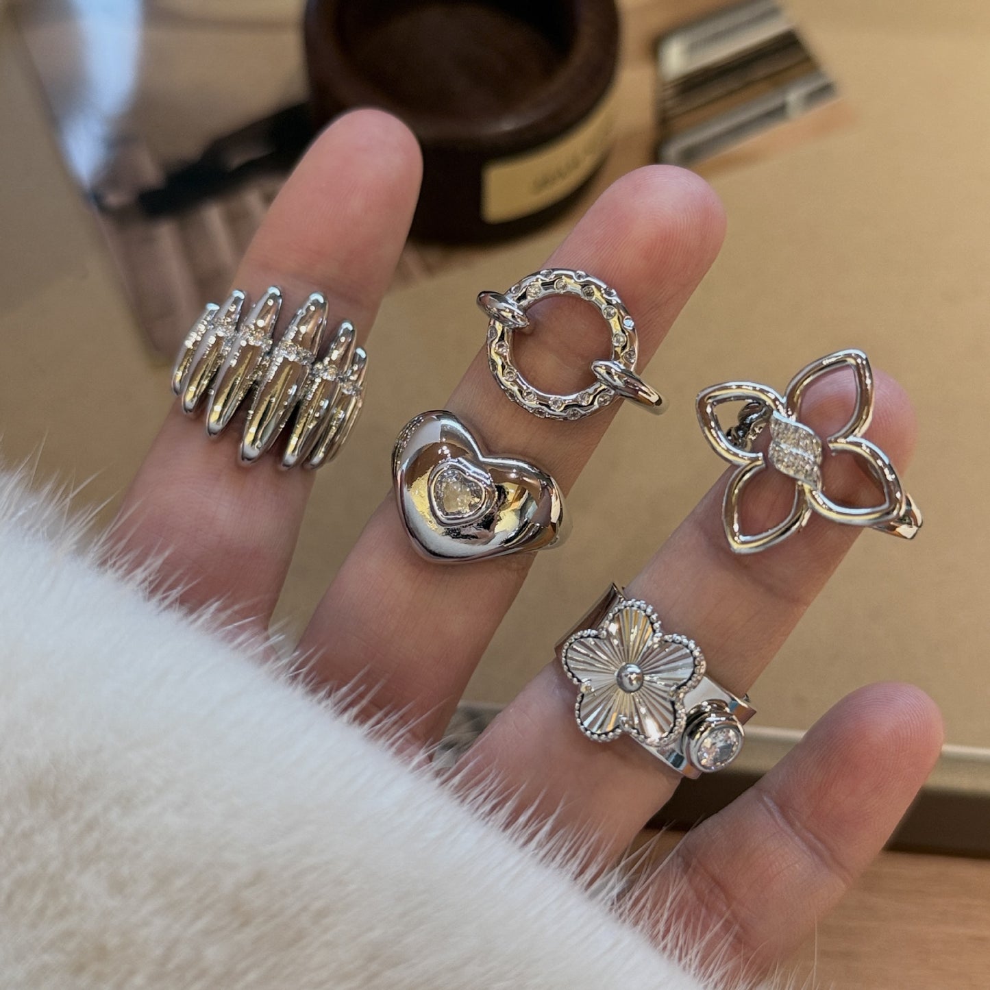Women's Plated Hollow Flower Korean Style Elegant High-grade Light Luxury Commute Ring