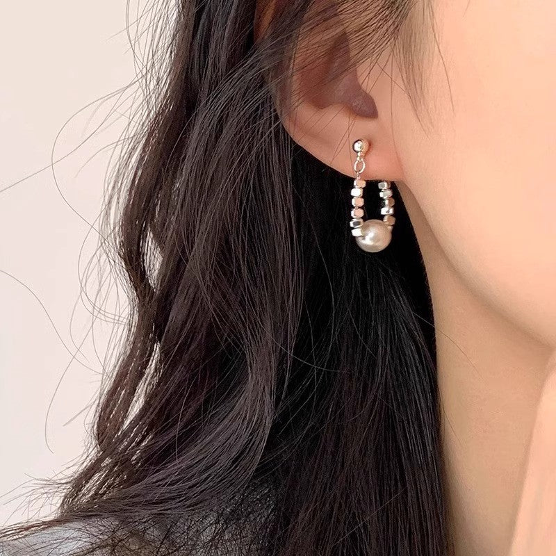 Women's Small Simple Hollow Pearl High-grade Refined Stud Earrings