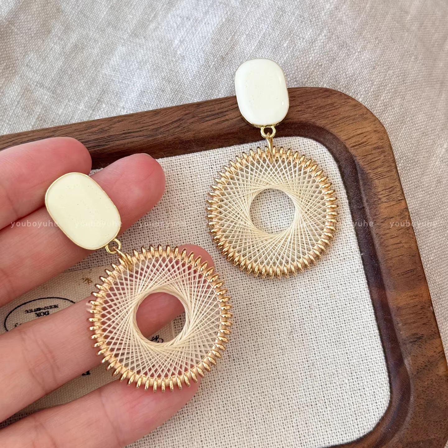 Women's Vacation Style Woven Round Light Luxury High-grade Sense Delicate Earrings