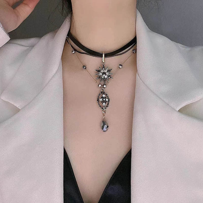 Women's Crystal Leather Fashionable Simple Exquisite High-grade Clavicle Chain Necklaces