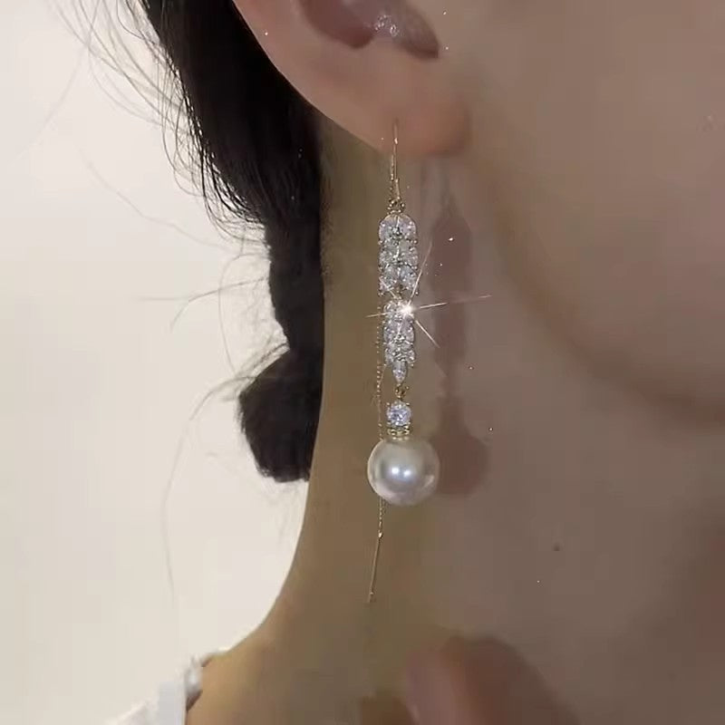 High-grade Light Luxury Golden Long Elegant Ear Line